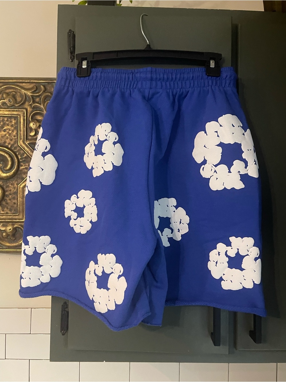 Mens Graphic Design Shorts Size M.